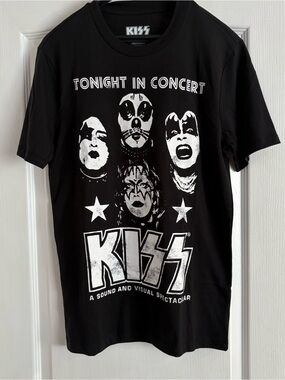 KISS Tonight In Concert Graphic Tee - Black & White size XS NEW unisex